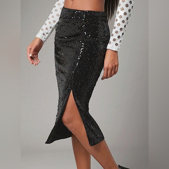 ♠️H&M Calf-length Midi Skirt in Black Sequined Mesh with Front Slit, 10, NWT✨ - Picture 3 of 7